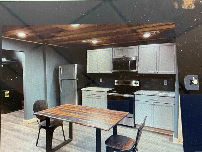 Building Photo - 2920 Silver Rdg