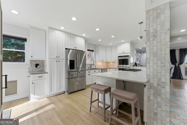 Building Photo - 302 Hascall Rd NW