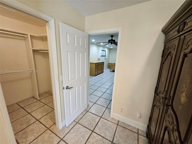 Building Photo - 2016 NE 26th Dr