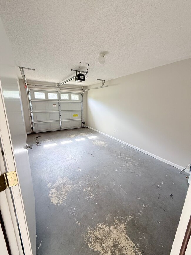 Building Photo - Dunwoody Subdivision
