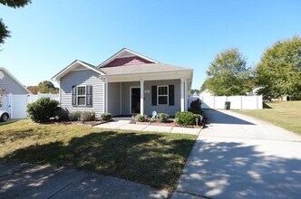 Building Photo - Coming Soon! 4 BR/2BA | Newly Renovated Single Family Home | Fenced backyard | In Cornelius!