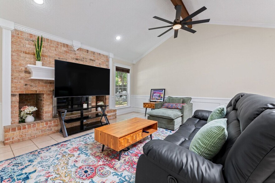 Building Photo - 908 Green Meadow Dr