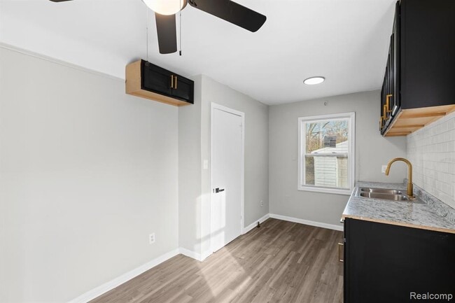 Building Photo - 19450 Heyden St