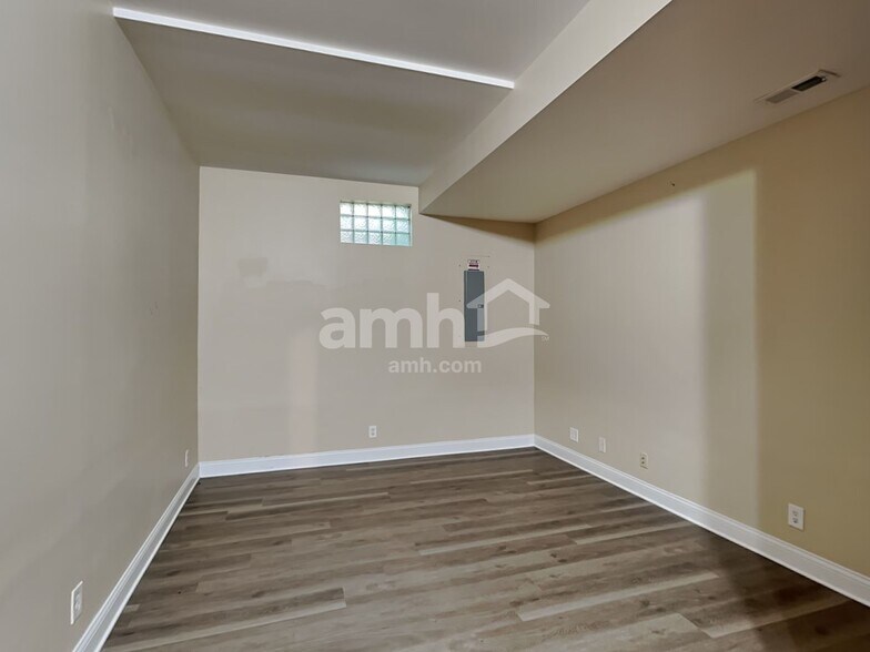 Building Photo - 2210 Scheper Ct