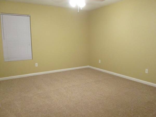 Building Photo - 402 Willington Manor