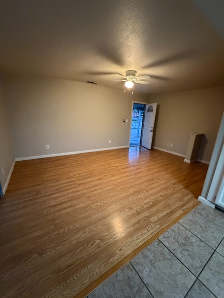 Building Photo - 881 Casselman Dr