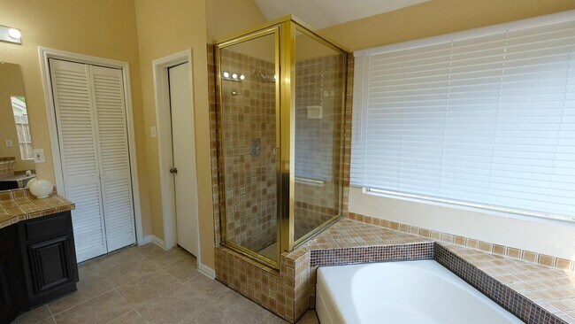 Building Photo - 1203 Beckwood Cir