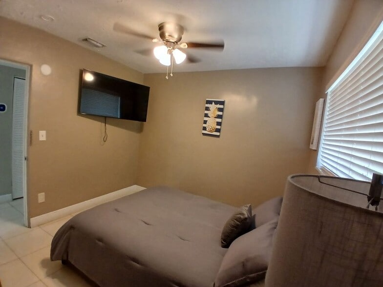 Building Photo - 19731 NW 4th Ave