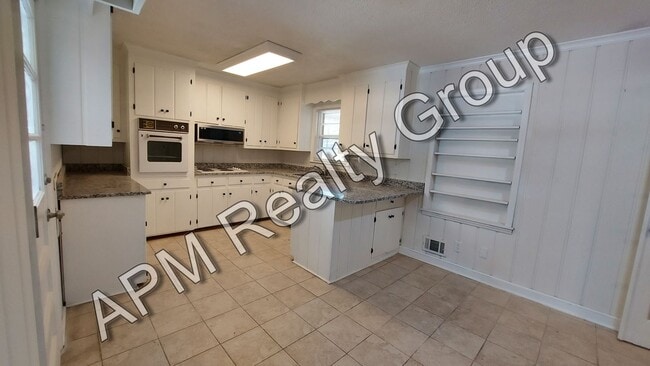 Building Photo - 1615 S Beltline Blvd