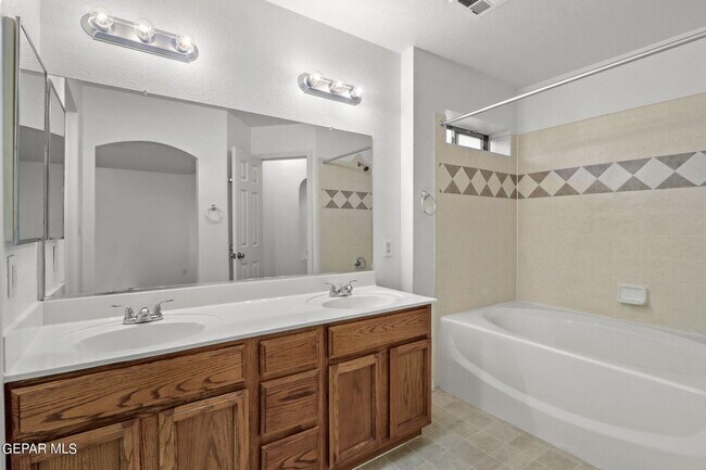 Building Photo - 1476 Luz De Sol Dr