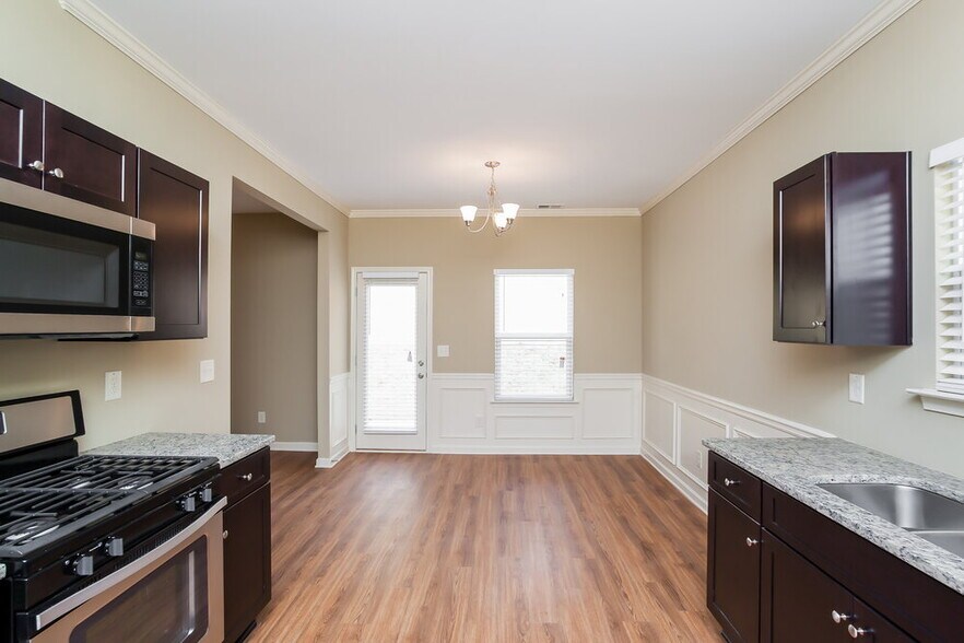 Building Photo - 124 Hill Crest Cir