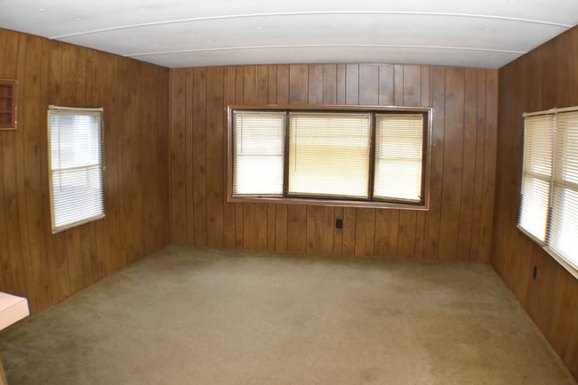 Building Photo - Charming Mobile Home with Utility Shed