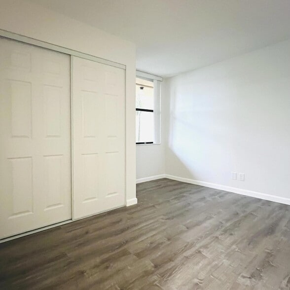 Building Photo - 500 Egret Cir