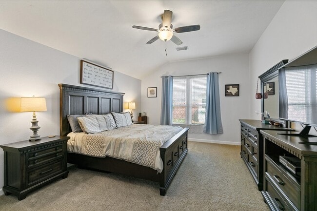 Building Photo - 8222 Groveland Hills Dr