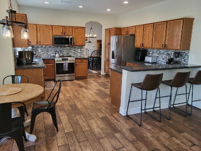 Building Photo - 8213 W Quail Ave