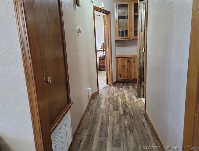 Building Photo - 415641 E 1094 Rd