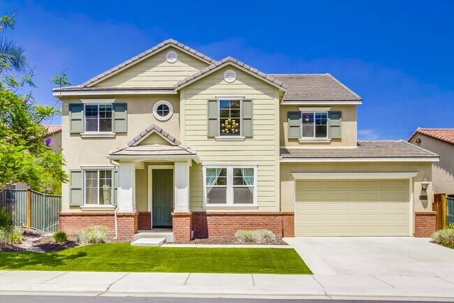 Building Photo - Beautiful Sky Ranch home with Spectacular Views!