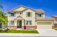 Building Photo - Beautiful Sky Ranch home with Spectacular Views!