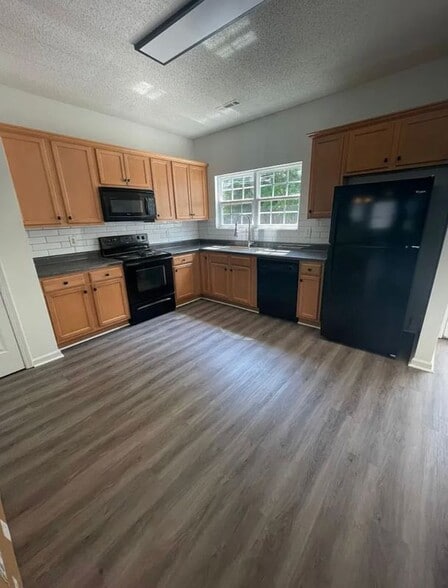 Building Photo - 8490 Oakley Cir