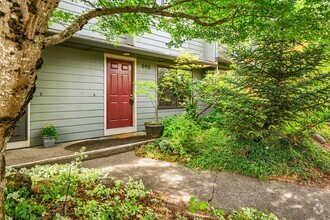 Building Photo - Renovated two bedroom townhouse near downt...