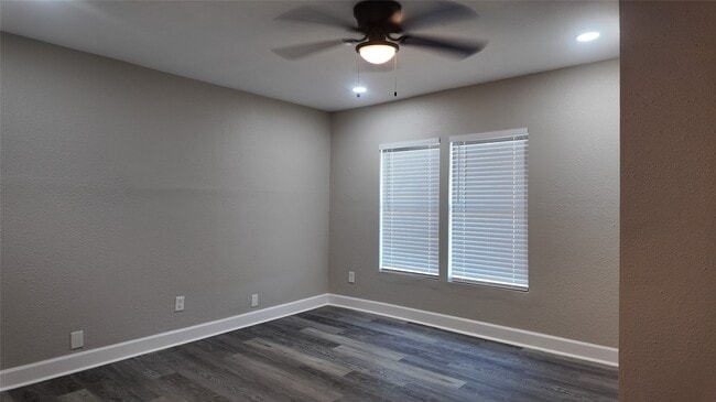 Building Photo - 917 Temple Dr