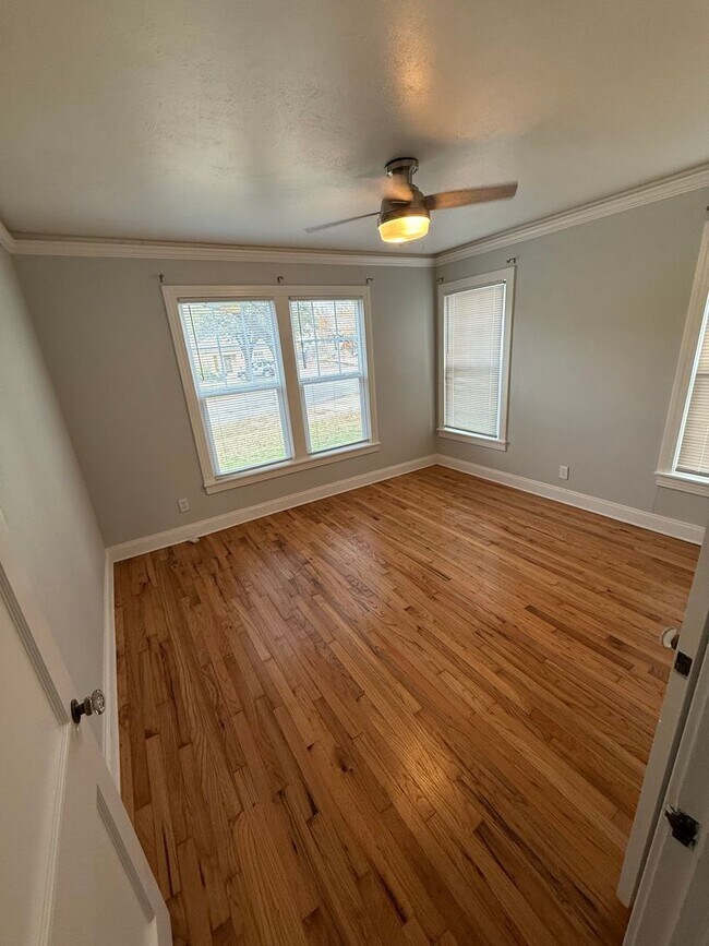 Building Photo - MOVE IN SPECIAL!! $800.00 off 1st FULL RENT!! Discover this beautifully updated 2 bed 1 bath 1 ca...