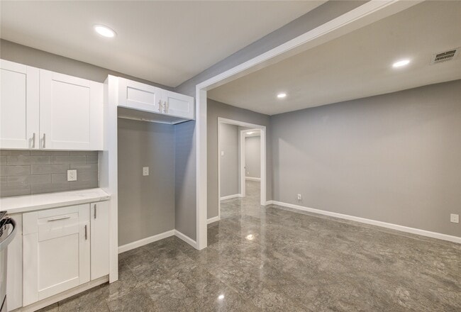 Building Photo - 4545 Bricker St