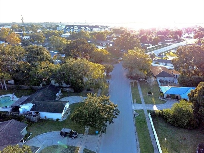 Building Photo - 411 Parson Brown Way