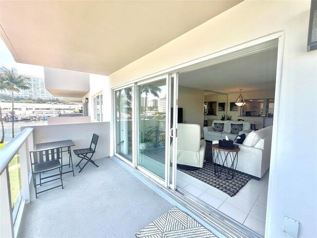 Building Photo - 140 NE 28th Ave