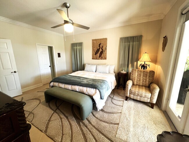 Building Photo - 4898 SW Lake Grove Cir