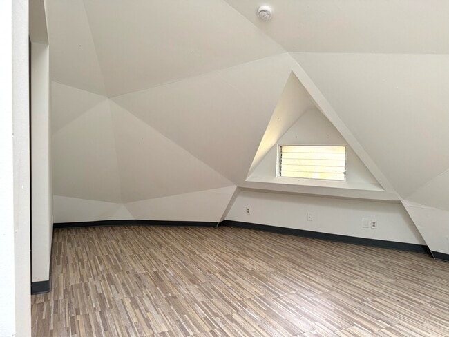 Building Photo - 14-3431-3431 Forest Rd