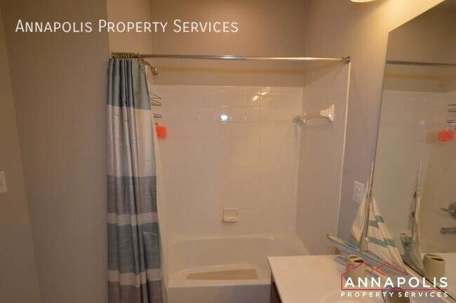 Building Photo - 533 Leftwich Ln
