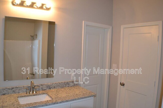 Building Photo - 1101 Southridge Ln