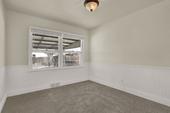 Building Photo - 2318 Templeton Gap Rd