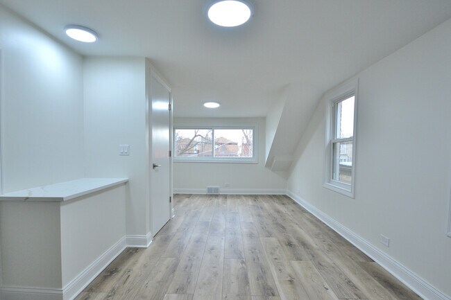 Building Photo - 6311 N Lawndale Ave