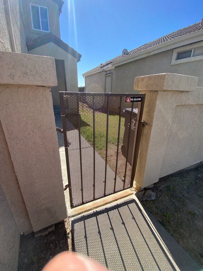Building Photo - Lots of Natural Sunlight - Close to Travis Air Base - with No Rear Neighbors!