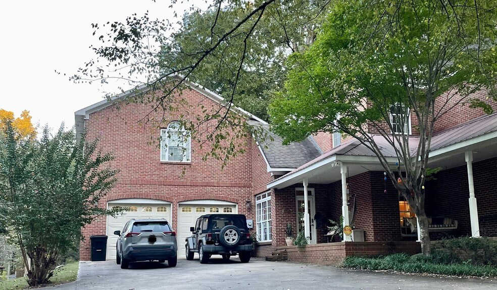 Building Photo - 340 Rock Creek Rd