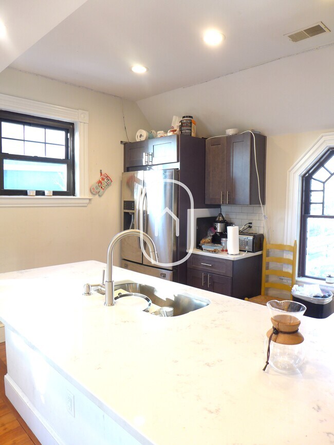 Building Photo - 45 Beech Glen St