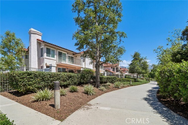 Building Photo - 10 Pantano