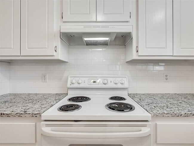 Building Photo - 949 N Windermere Dr