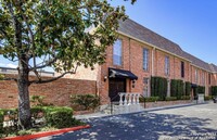 Building Photo - 8033 N New Braunfels Ave