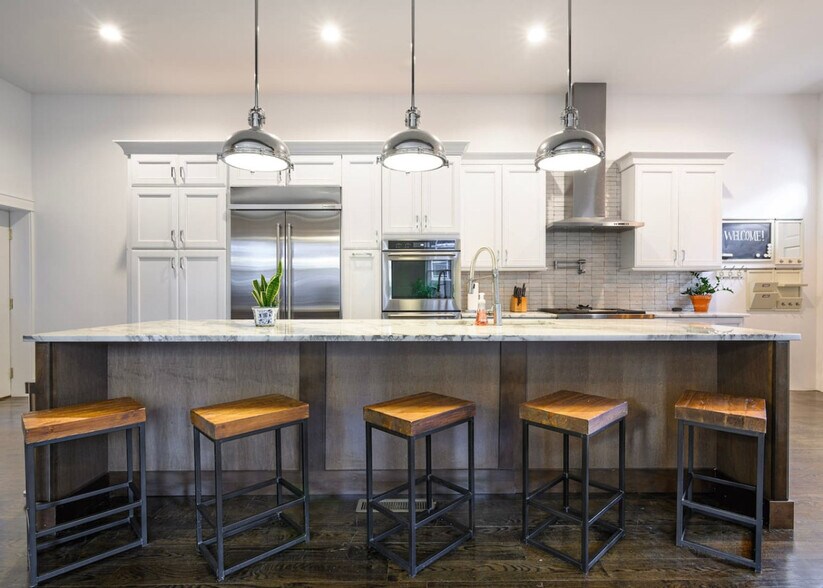 Building Photo - 1421 Elm St