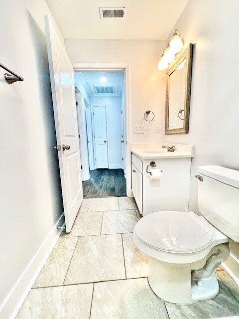 Building Photo - 165 Pommel St