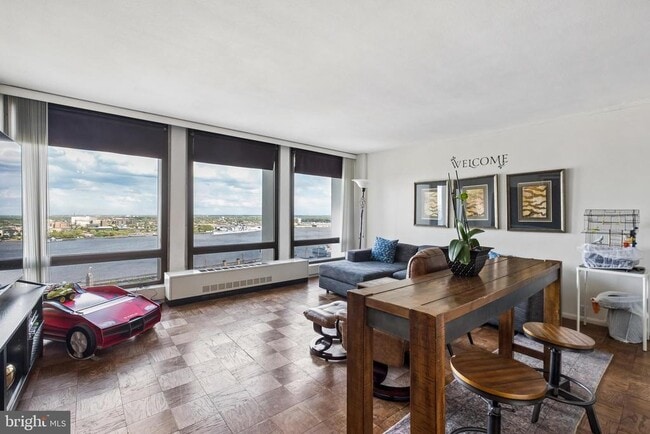 Building Photo - 220 Locust St