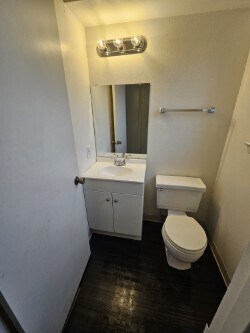 Building Photo - 504 Jeanell Dr