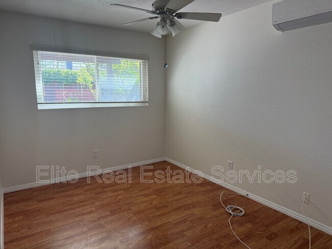 Building Photo - 2155 Montclair St