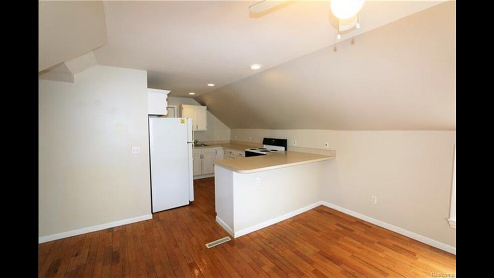 Building Photo - 604 W MT MORIS ST APT 3