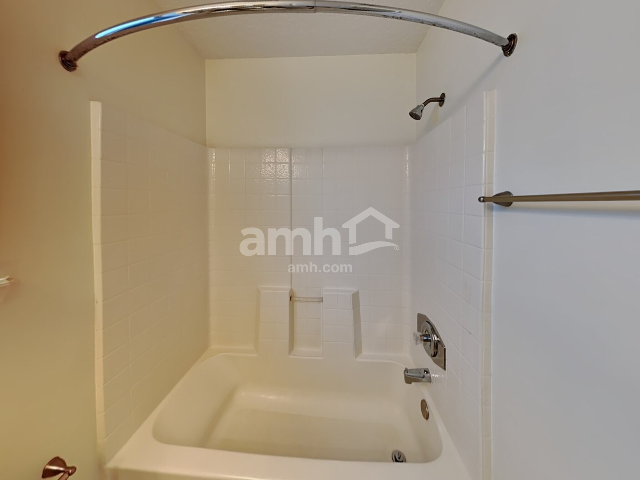 Building Photo - 985 Hyannis Port Dr