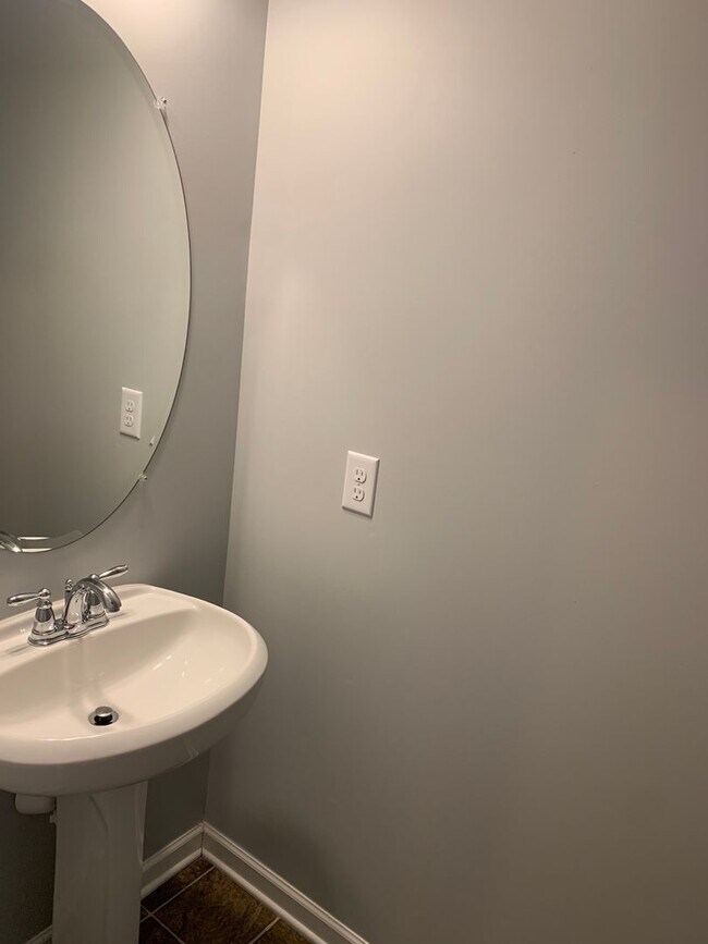 Building Photo - Traemoor Village Townhome