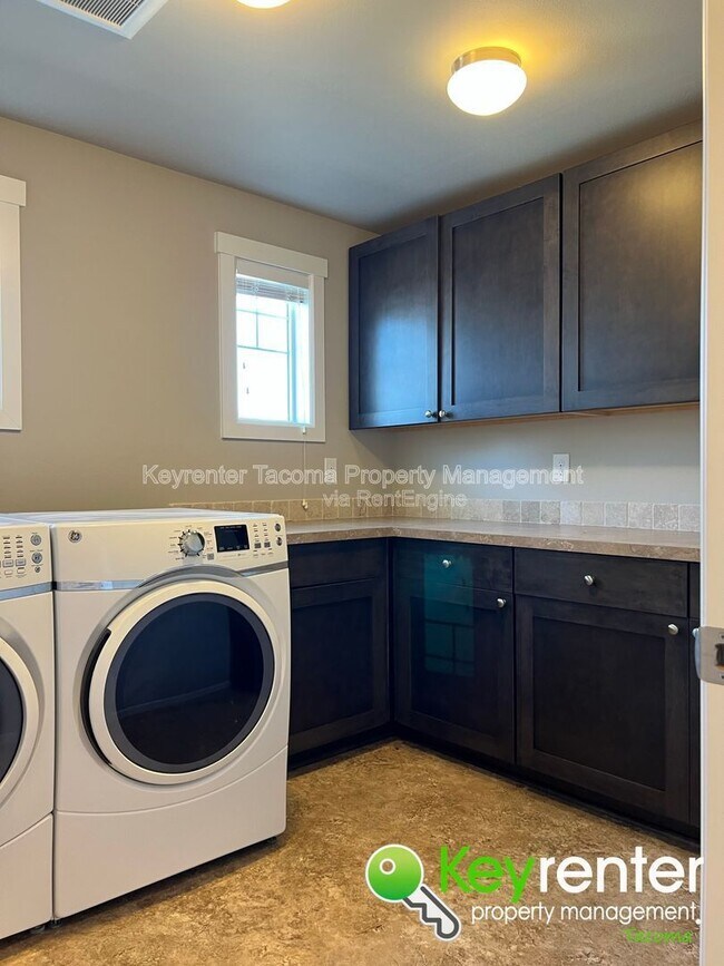 Building Photo - 16128-16181 81 Ave E